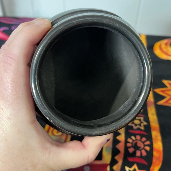 Santa Clara Pueblo Stella Chavarria Signed Carved Blackware Pottery 4 1/2” Jar - Picture 7 of 8